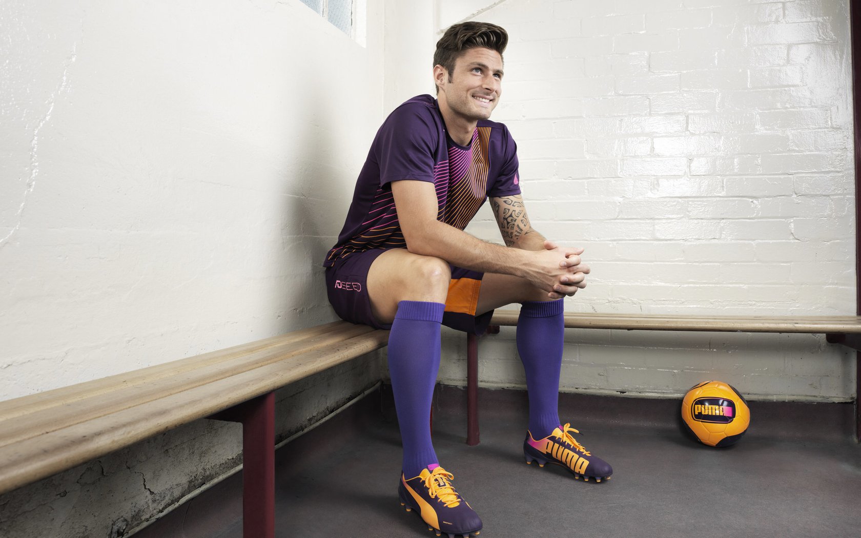 欧洲杯战术大师：变阵巧取反败为胜，欧洲杯揭幕战定律