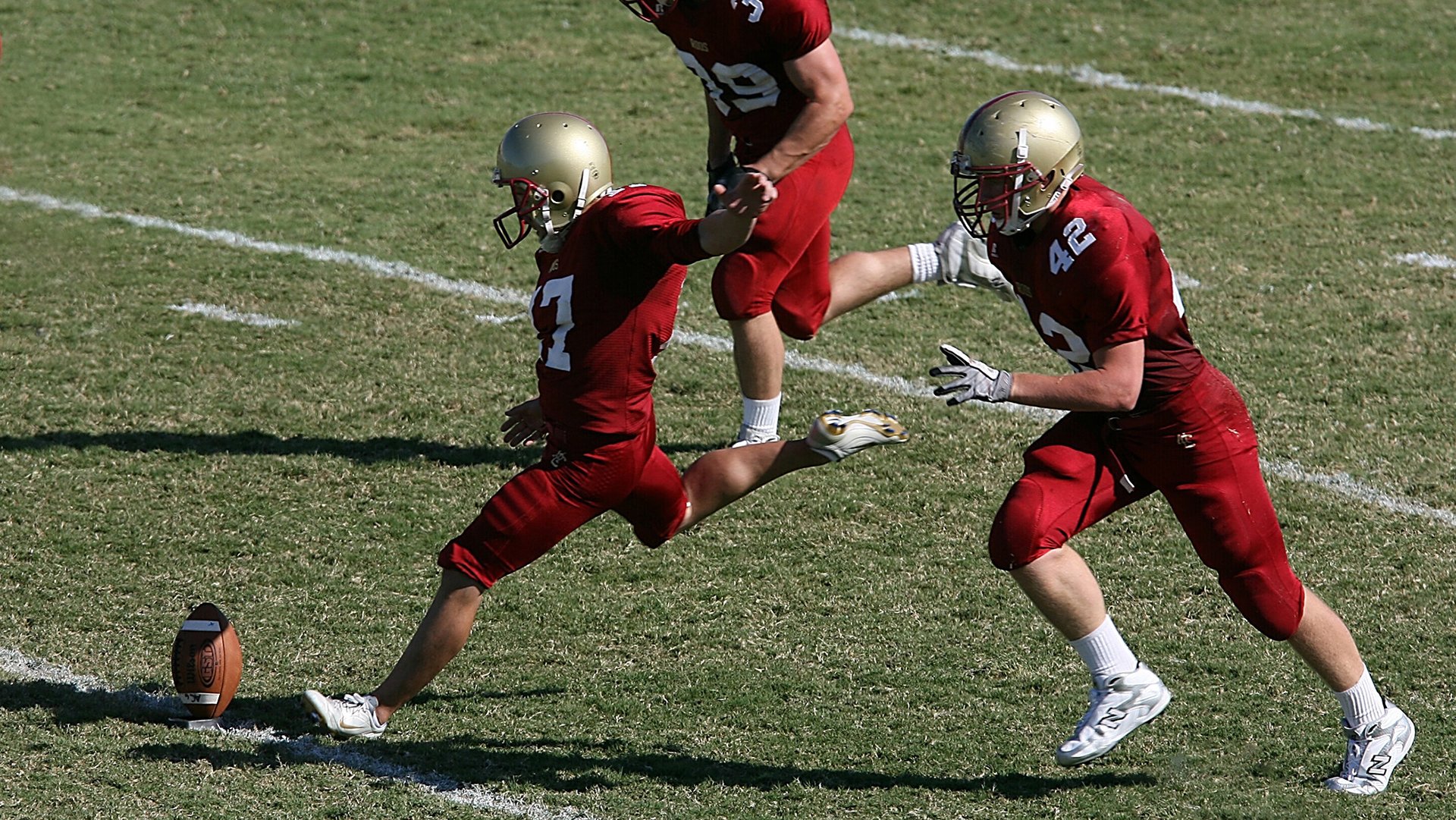 赛事背后组织团队默默付出确保每一环节有序推进