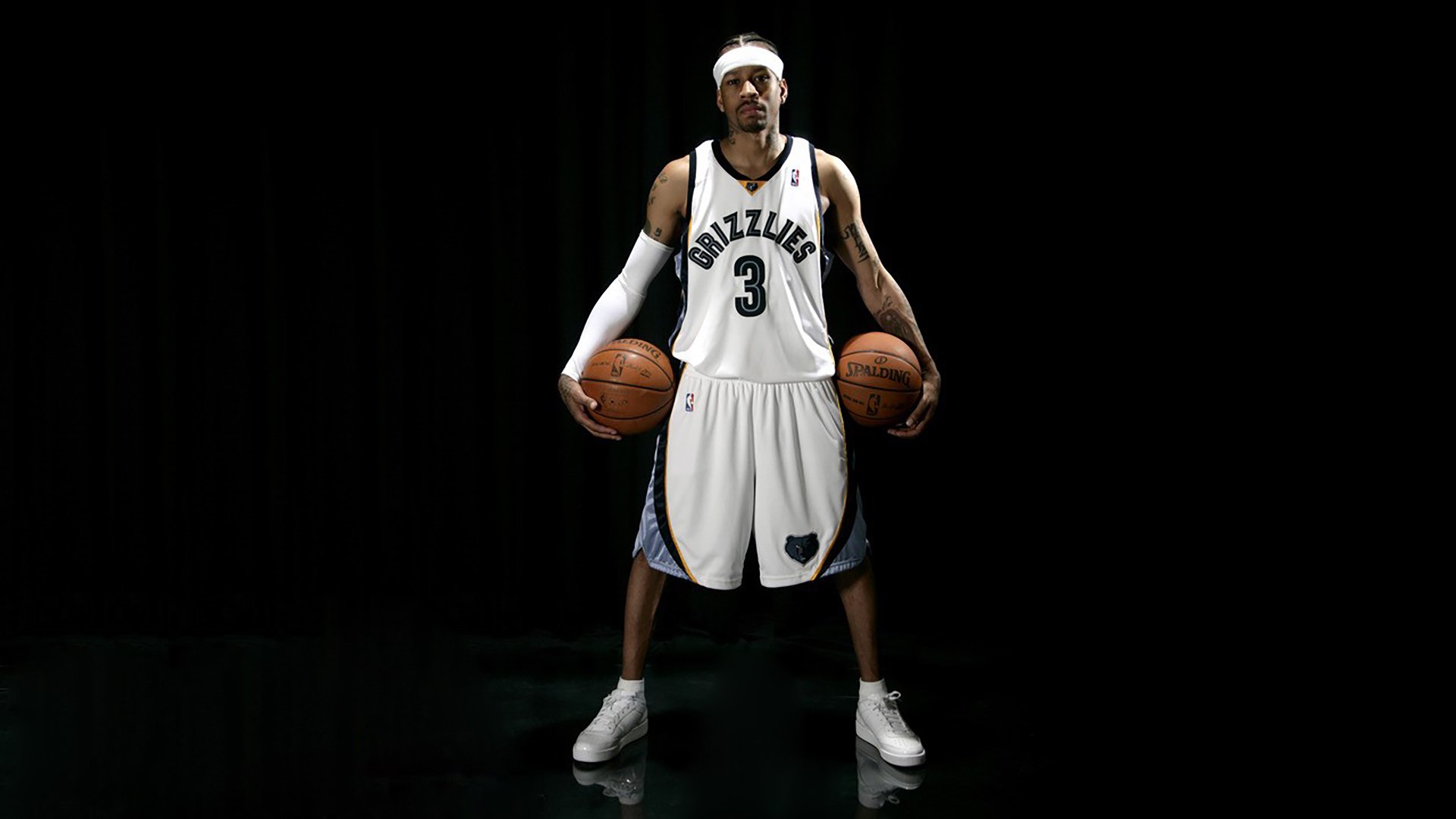 双前腰压迫第一线打破对手节奏，双前腰双前锋阵型