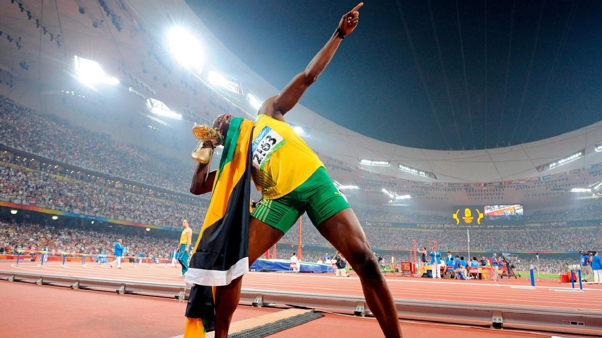 电竞选手出场仪式演绎团队气质，电竞选手比赛现场